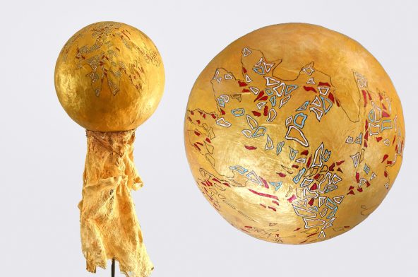 Cebular Globe - 2014,
Colored markers on papier-mâché
Height 110 cm / Ø 30 cm / weight 4.7 kg
Placement on metal rod 1 m high,
or according to decorative requirements